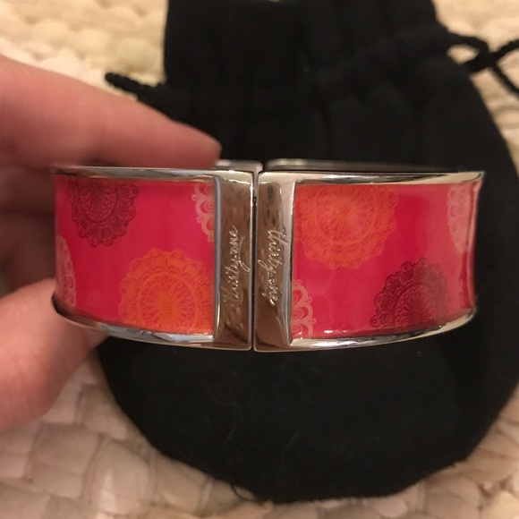thirty-one Jewelry - ULTRA RARE Thirty-One Metal Floral Bangle